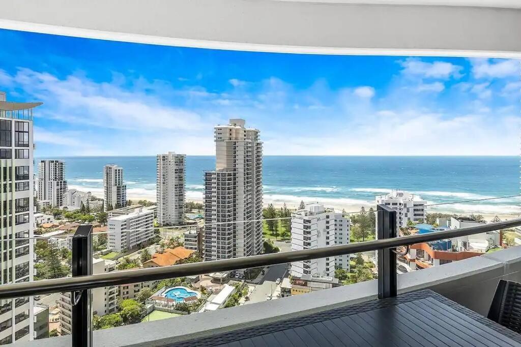 24th Floor Luxury, The Wave Broadbeach Apartment