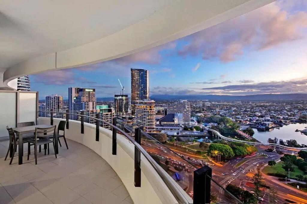 Apartment 24th Floor Luxury, The Wave Broadbeach Gold Coast