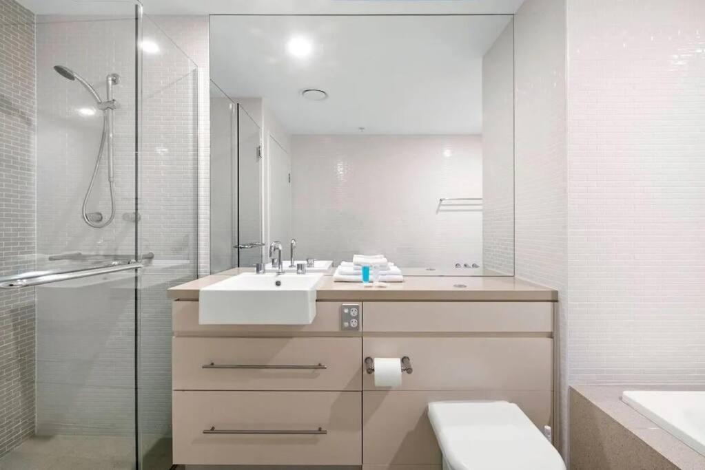 Apartment 24th Floor Luxury, The Wave Broadbeach Gold Coast