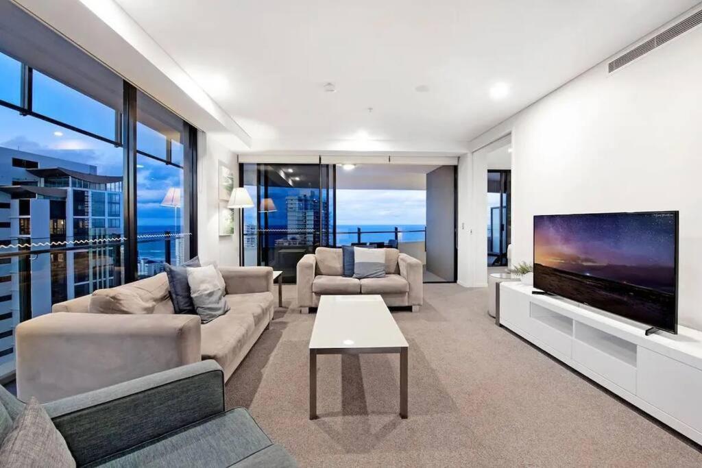 24th Floor Luxury, The Wave Broadbeach Apartment