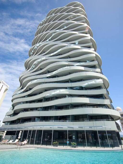 24th Floor Luxury, The Wave Broadbeach Apartment *