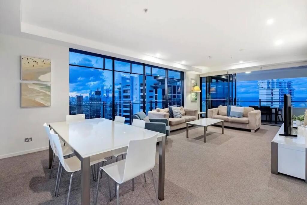 24th Floor Luxury, The Wave Broadbeach * Gold Coast